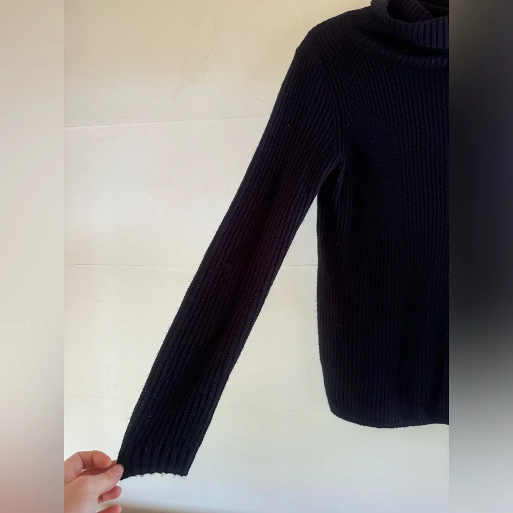 Joe Fresh Navy women’s M turtleneck acrylic sweater office travel packable party - Picture 3 of 5